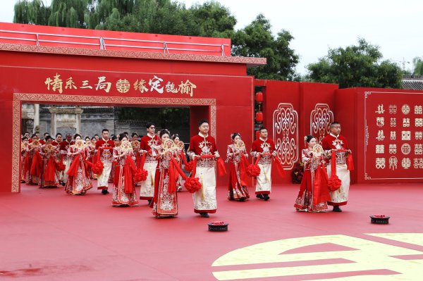 荣耀配资 职工集体婚礼， 让千年老城邂逅浪漫